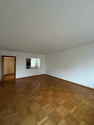 Großzügige, helle 4-Zi-Wohnung (2 Balkone) in gepflegter Anlage zwischen Rhöndorf und Stadtmitte