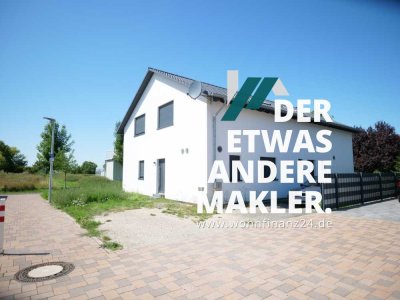 Neuwertiges Einfamilienhaus mit großer Einliegerwohnung in Feldrandlage!