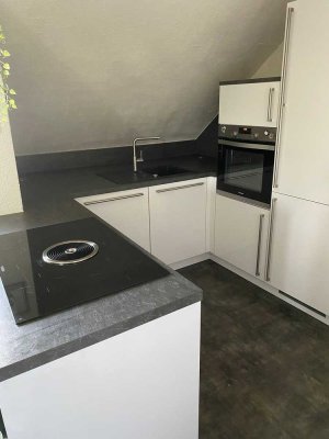 2-Zimmer-DG-Wohnung mit Balkon und EBK