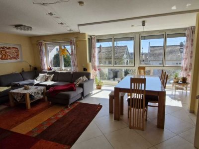Helle 3-Zimmer-Wohnung mit hochwertiger Einbauküche für die kleine Familie und Gartenliebhaber