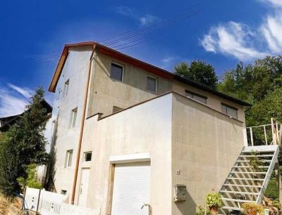 Renoviertes 2 Fam. Haus mit neuer Garage und großer Terrasse im ruhigen Herzen von Nenningen!