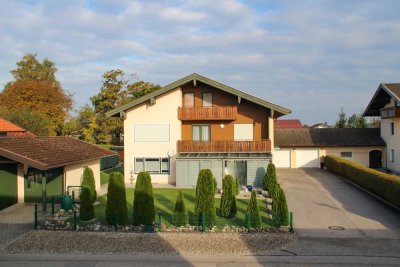 Gepflegtes Zweifamilienhaus in Chieming