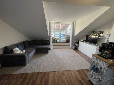 Tolle Dachgeschosswohnung, Südbalkon, 2 Zimmer, vermietet