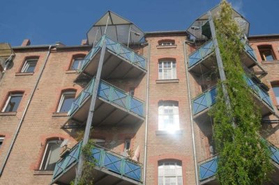 3-Zimmer-Altbau-Wohnung mit Küchenbalkon im 4.OG/ohne Aufzug - Nähe U-Bahn-Station Maximilianstraße