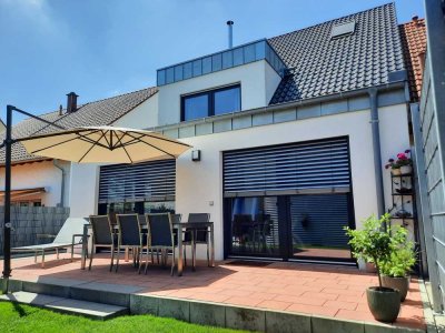 Preiswerte 5-Zimmer-Doppelhaushälfte mit gehobener Innenausstattung & Doppelgarage + 3Stellplätze