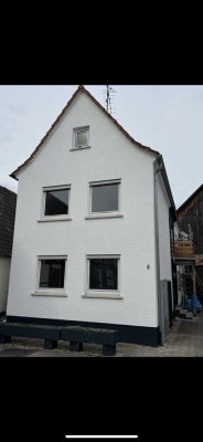 Befristetes Wohnen! Ruhiges Einfamilienhaus mit 7 Zimmer, Einbauküche und Hof in einer Sackgasse