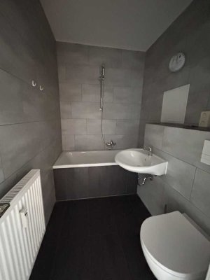 Kleine 3 Raum Wohnung mit Einbauküche