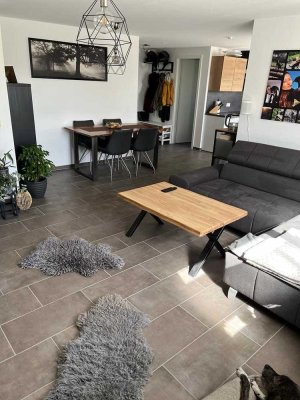 Größzügige und helle Wohnung auf dem Land in Stadtnähe