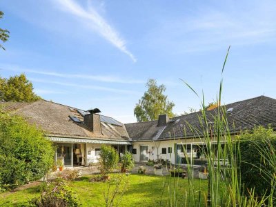 Weilburg: Großzügige Villa mit Schwimmbad in ruhiger Wohnlage