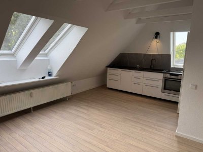 Bremen-Lesum
Erstbezug nach Sanierung: freundliche 1-Zimmer-Single Wohnung mit Einbauküche.