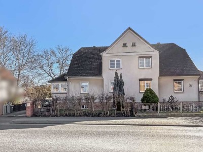 Großer Garten und viel Charme: Nostalgische Doppelhaushälfte in Falkensee!