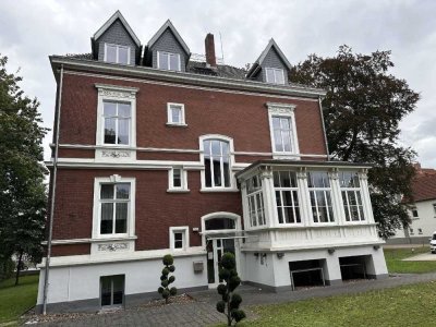 Denkmalgeschützte Villa mit Remise, komplett saniert!