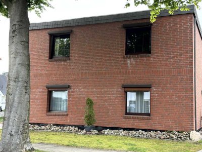 Großzügige 4 Zimmerwohnung mit Dachterrasse und Carport