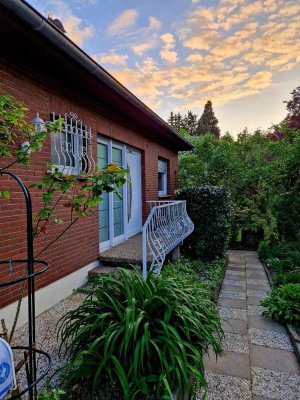 Zentral gelegener Bungalow mit Garten.