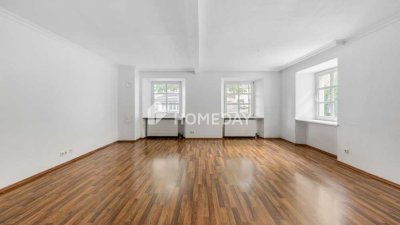 Großzügige Familienwohnung mit 4 Zimmern und Garage in Maxhütte-Haidhof