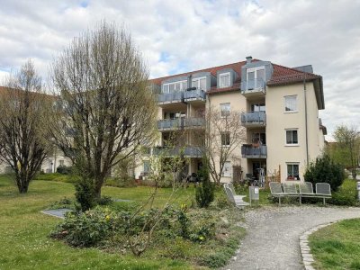 Schöne Eigentumswohnung mit Balkon, Aufzug und Tiefgaragen-Stellplatz in ruhiger Siedlung in Dresden