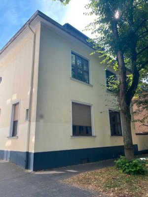 Charmantes Mehrfamilienhaus mit großem Garten und vielseitigem Nutzungspotenzial in Mönchengladbach