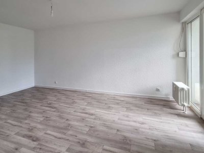 Frisch renovierte 2-Zimmer-Wohnung mit Balkon und Aufzug in der Weststadt!