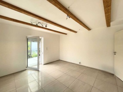 Bezugsfreies Zweifamilienhaus mit 130 m² Wohnfläche und 700 m² Grundstück