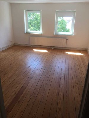 Ideal für Studi-WG: Gemütliche 5-Zimmer-Altbauwohnung