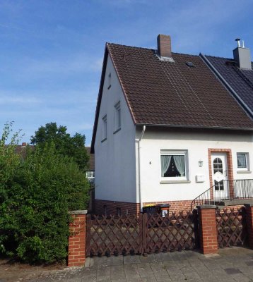 Schmuckkästchen inmitten von Großburgwedel, DHH mit Garten und Garage sucht neuen Eigentümer.