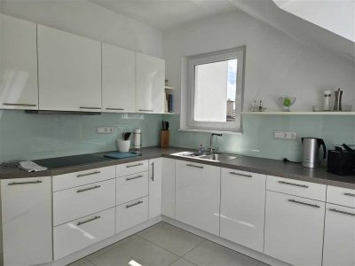 Nov:  Wohlfühlen + Arbeiten: Hochwertig möbl. Whg in B.-Baden, Lift, TGL-Bad, G-WC, gr. Dachterr., G