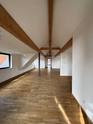 Exklusive Dachgeschosswohnung mit Panoramablick über Forchheim und den Schwarzwald