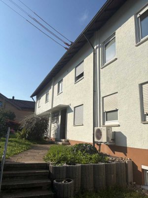 Helle 2,5-Zimmer DG-Wohnung mit Aussicht ins Grüne in Backnang-Sachsenweiler