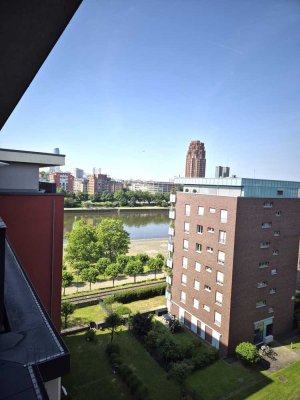 *Charmante Penthouse-Wohnung mit Blick auf den Main und die Skyline*