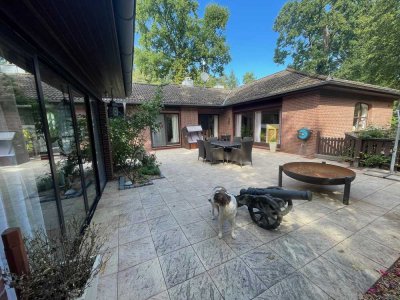 Großzügiges Einfamilienhaus mit Einliegerwohnung und Pool