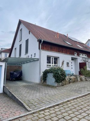 Attraktive 6-Zimmer-Doppelhaushälfte mit gehobener Innenausstattung in Schönaich