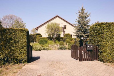 Zweifamilienhaushälfte mit großem Garten und 2 zusätzlichen Zimmern im Souterrain