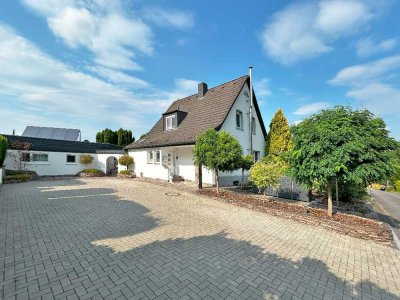 Einfamilienhaus mit Weitblick & ca. 59 m² Freizeit - Gartenhaus auf großem Grundstück