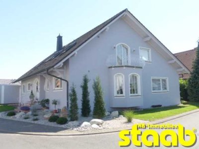 GROßZÜGIGES WOHNEN MIT VIELEN VORZÜGEN IN RUHIGER LAGE KLEINOSTHEIMS