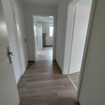 Komplett sanierte 2 Zimmer DG Wohnung mit neuer EBK