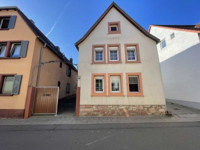 Zweifamilienhaus mit Ausbaupotenzial im charmanten Weinort Edenkoben