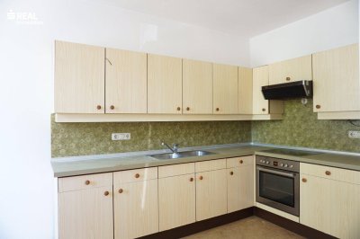 Renovierungsbedürftige 1-Zimmer-Wohnung mit Loggia Nähe LKH