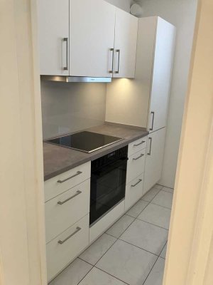 Schöne und helle Wohnung mit neuer Einbauküche im Herzen von Weinheim