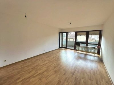 Großzügige  3,5-Zi.-Whg. mit Balkon, zwei Bädern und XXL-TG-Stellplatz in Köngen