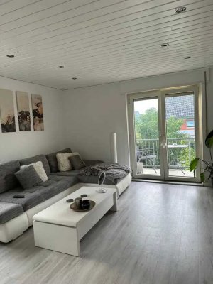 Helle, topmodern eingerichtete, möblierte Zwei-Zimmerwohnung mit Wohnküche und eigenem Gartenanteil
