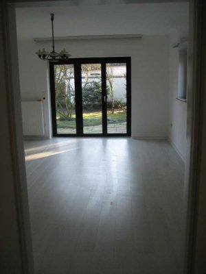 Ruhige Singlewohnung in Top-Lage von DU-Rheinhausen (am Volkspark) vorwiegend für Pendler!