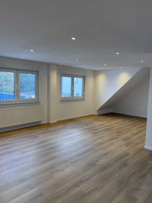 Erstbezug nach Sanierung - Helle 3 Zimmer Wohnung mit großzügigem Balkon & optionaler Einbauküche