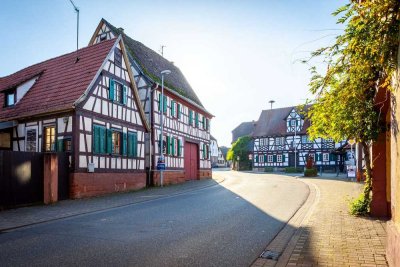 PERLE SUCHT POLIER: Fachwerkhaus und Bauplatz