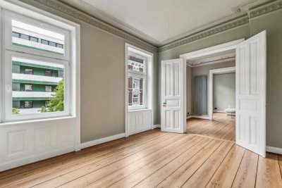 Stilvolle 4-Zimmer-Wohnung mit Balkon und historischem Flair