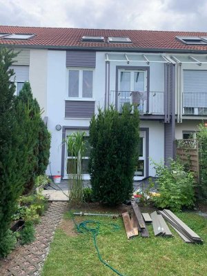 ***Wohnen, wo andere Urlaub machen – Reihenhaus mit Garage nahe Kulkwitzer See***