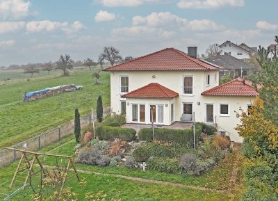 Traumhaftes Haus in Feldrandlage mit atemberaubendem Weitblick