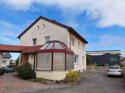 Einfamilienhaus in Hochstadt am Main mit Garage und Garten