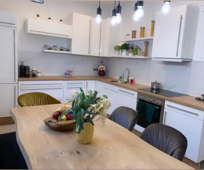 Moderne, renovierte 3-Zimmer-Wohnung mit Altbau-Charme