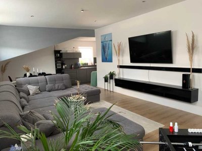 Ansprechende und modernisierte 3-Zimmer-DG-Wohnung mit gehobener Innenausstattung mit EBK in Wabern