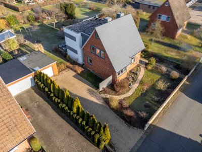 Saniertes Einfamilienhaus mit Anbau und großem Garten in Adendorf